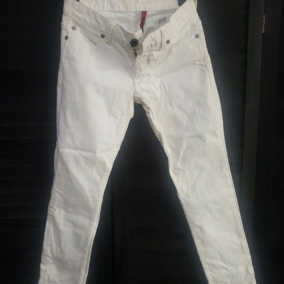 Guess White Skinny Jeans with Distressed Details - Picture 1 of 7